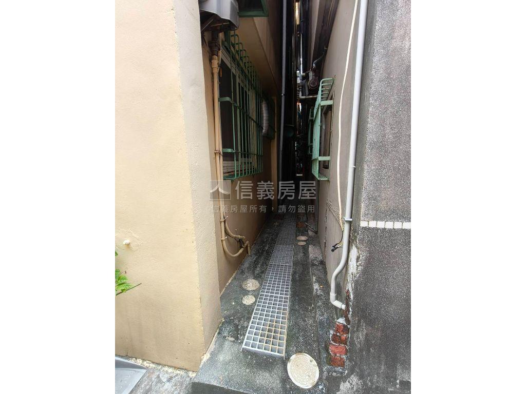 瑞隆近輕軌邊間透天房屋室內格局與周邊環境