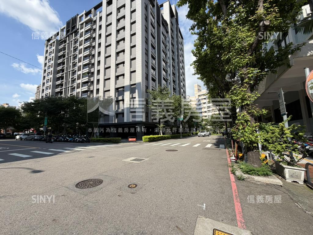 超大霸氣角間樓店房屋室內格局與周邊環境