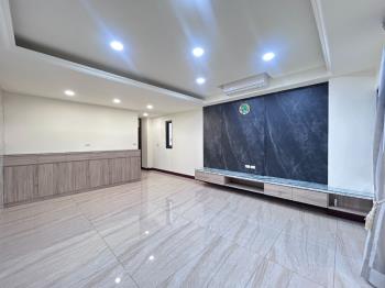 樹孝商圈臨路電梯別墅