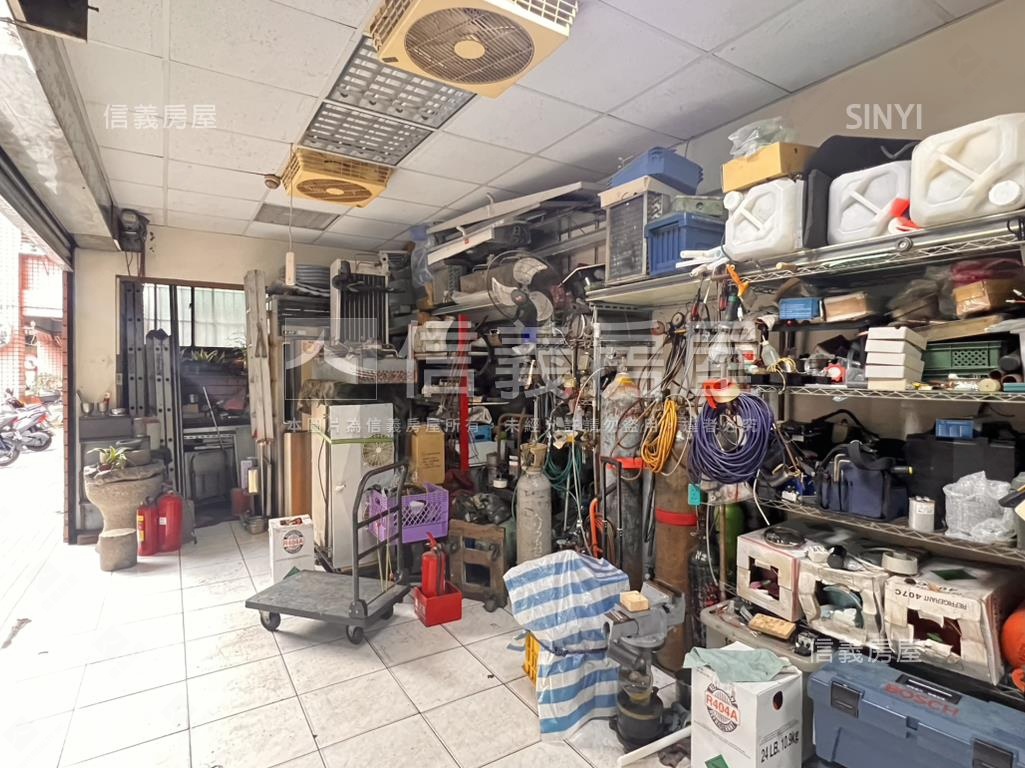 中正路面寬店面房屋室內格局與周邊環境