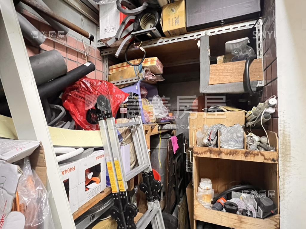 中正路面寬店面房屋室內格局與周邊環境