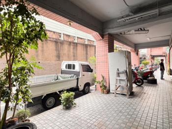 中正路面寬店面