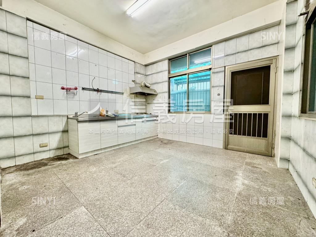 誠心邊間車位潛力美別墅房屋室內格局與周邊環境