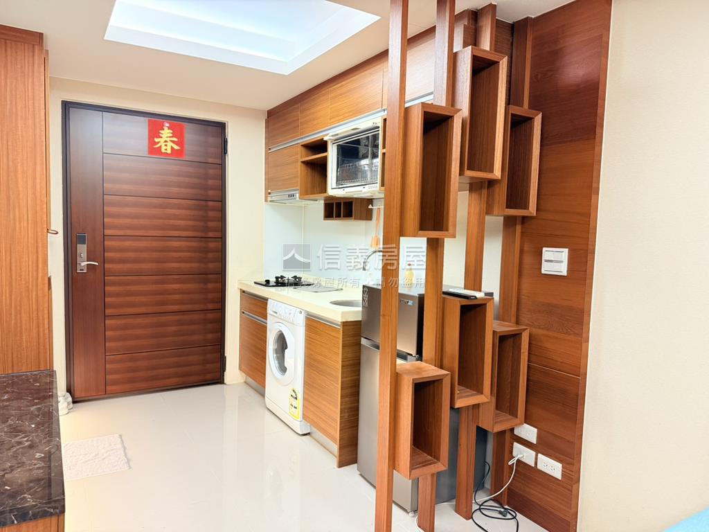 高鐵區裝潢套房附車位房屋室內格局與周邊環境