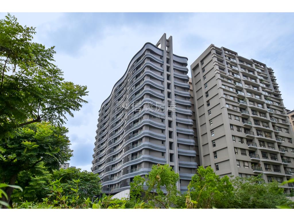 高鐵區裝潢套房附車位房屋室內格局與周邊環境