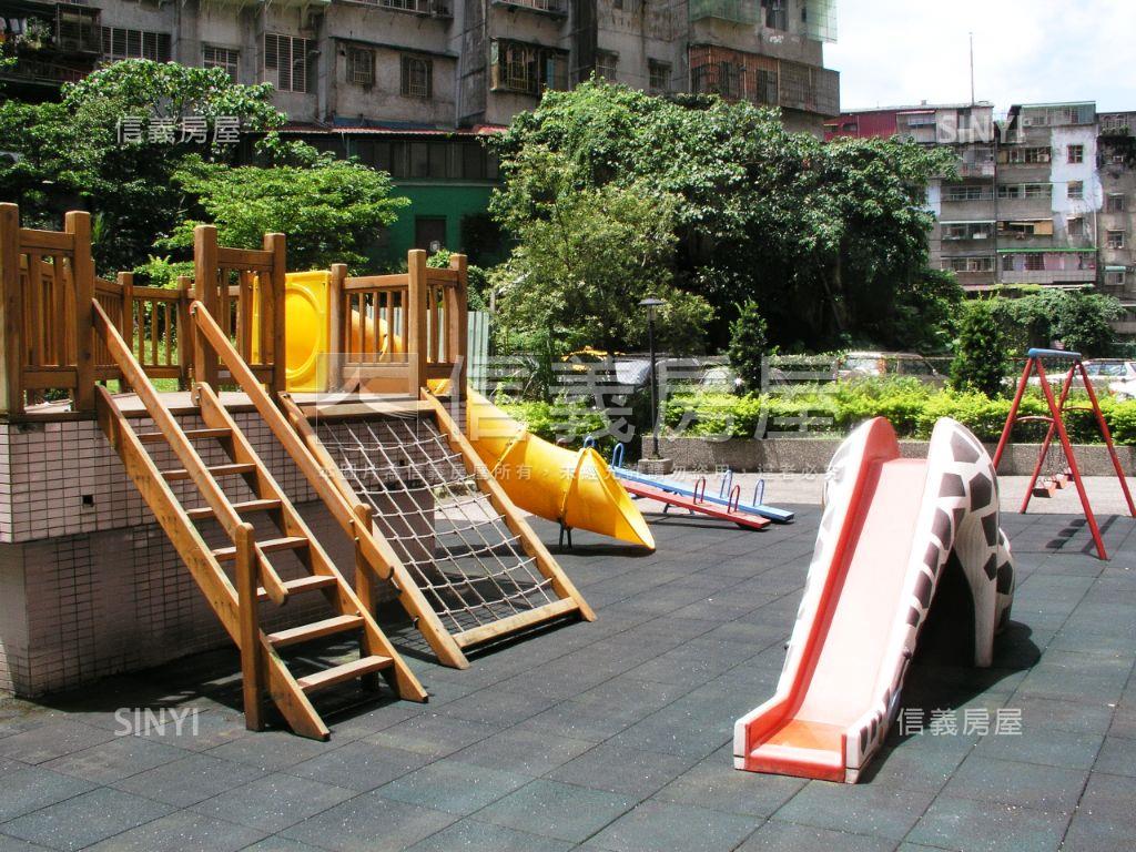 現代君址｜四房平面車位房屋室內格局與周邊環境