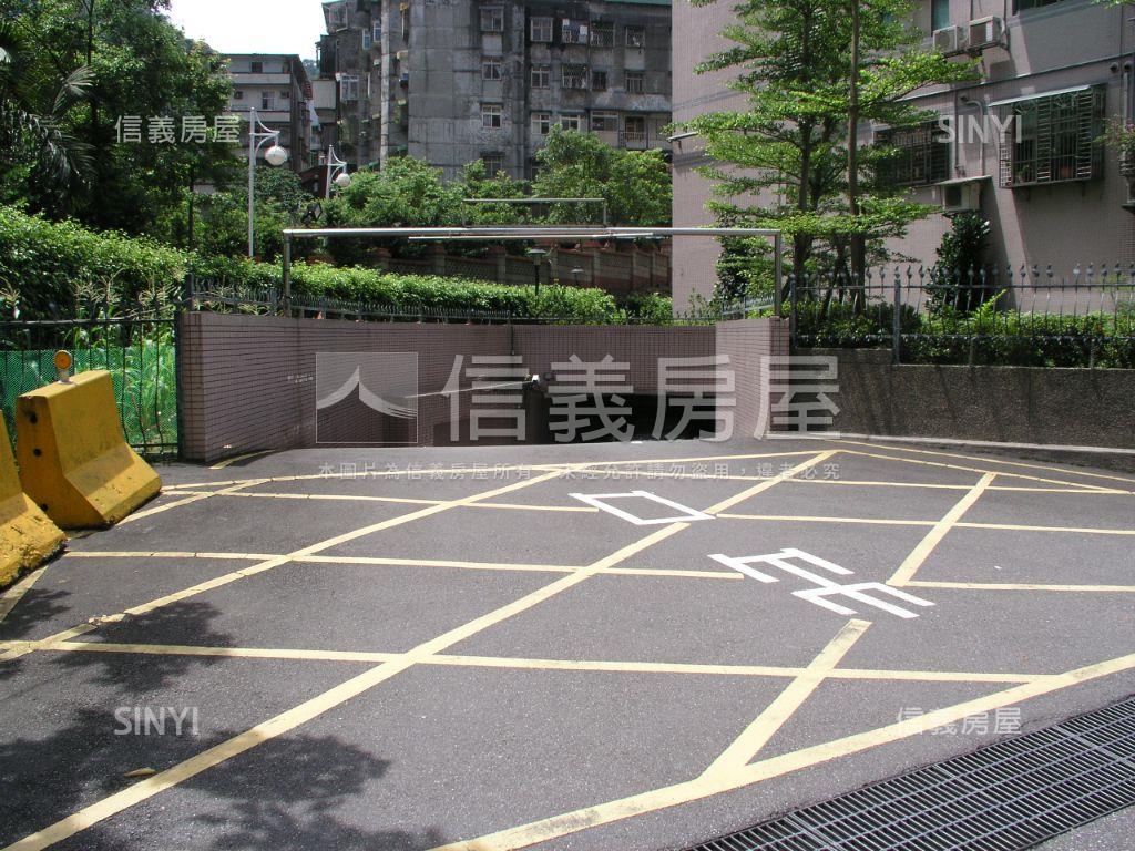 現代君址｜四房平面車位房屋室內格局與周邊環境