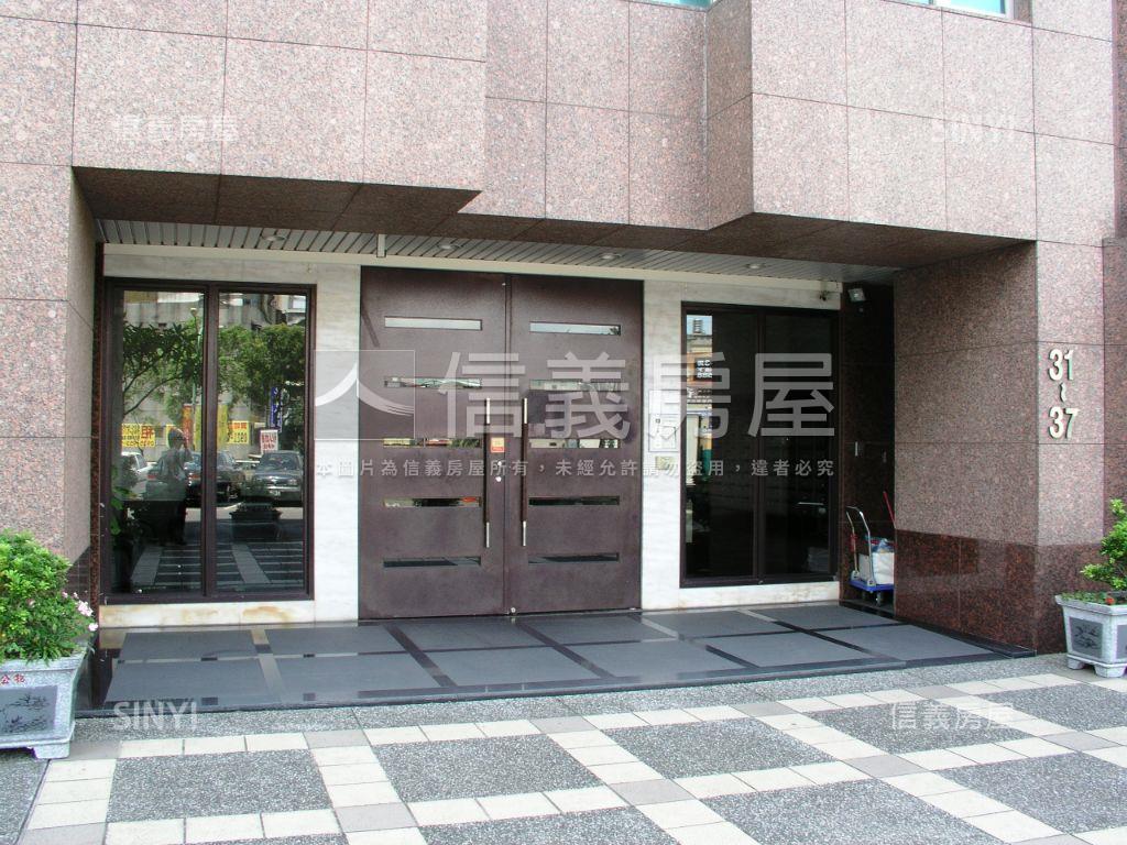 現代君址｜四房平面車位房屋室內格局與周邊環境