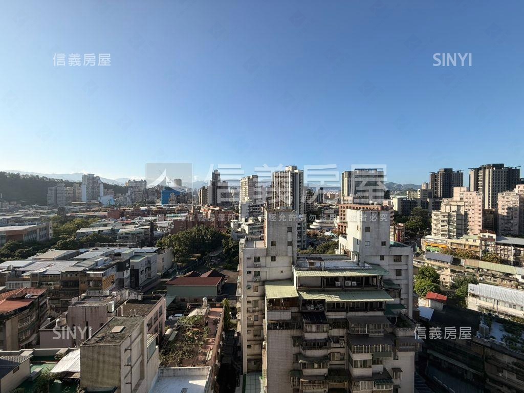 專任雅景花園三房附雙車位房屋室內格局與周邊環境