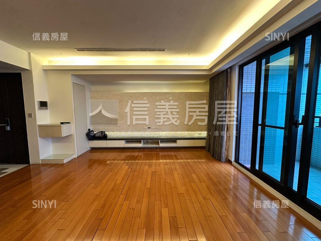 專任雅景花園三房附雙車位房屋室內格局與周邊環境