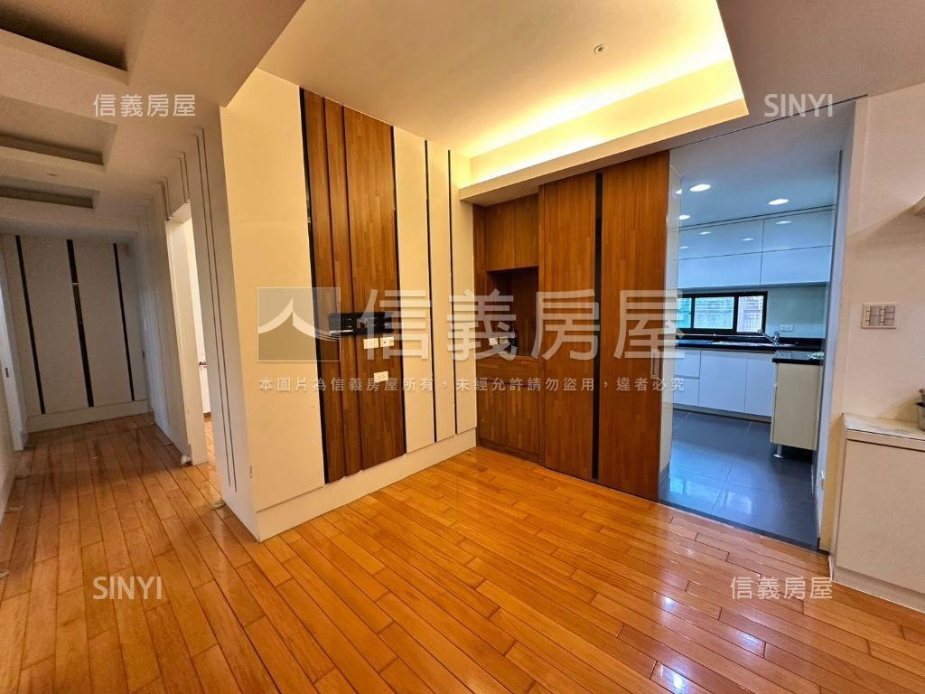 專任雅景花園三房附雙車位房屋室內格局與周邊環境