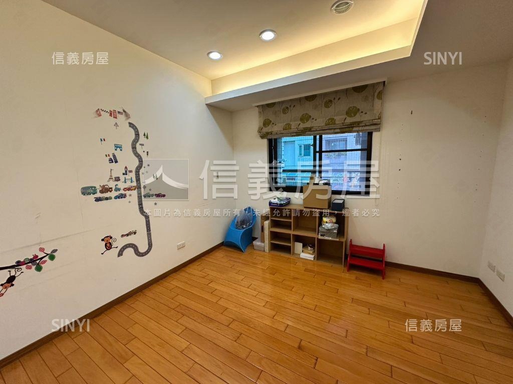 專任雅景花園三房附雙車位房屋室內格局與周邊環境