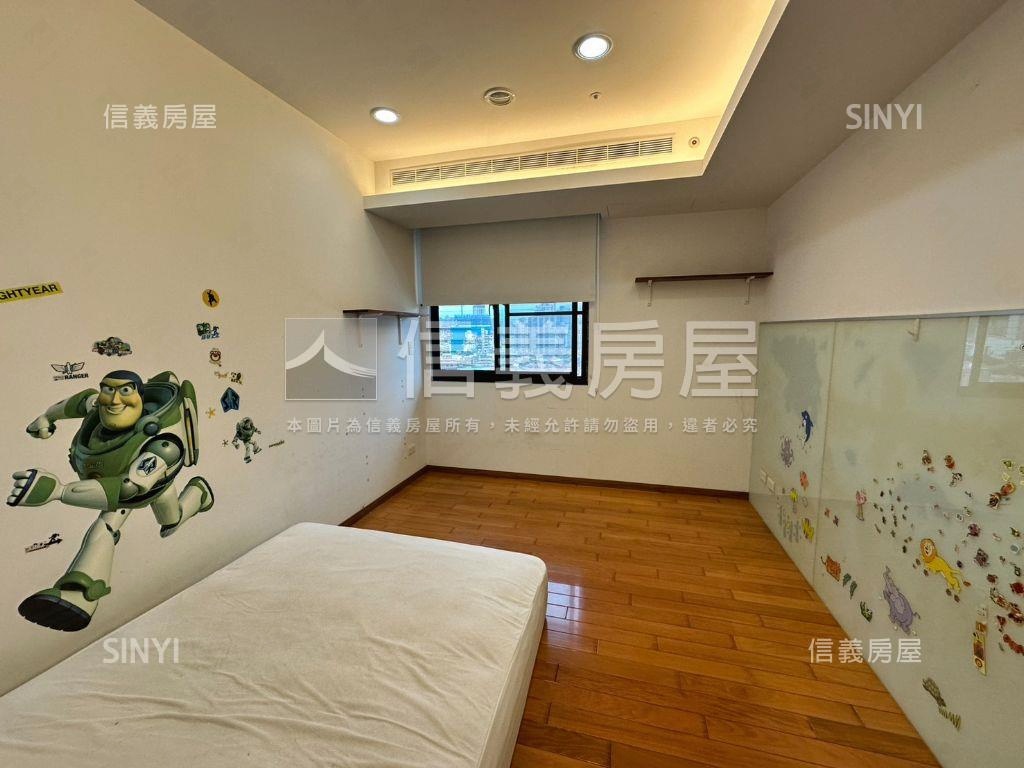 專任雅景花園三房附雙車位房屋室內格局與周邊環境