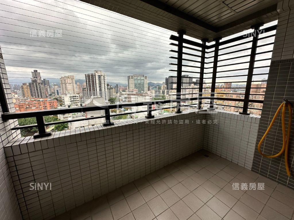 專任雅景花園三房附雙車位房屋室內格局與周邊環境