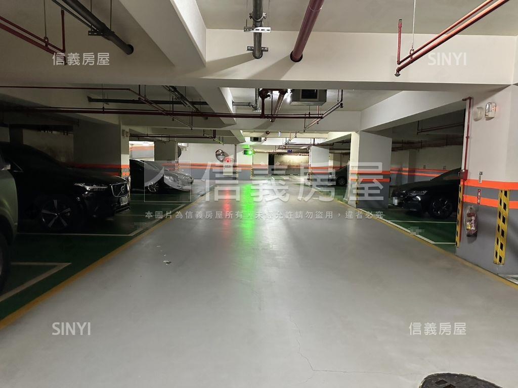 專任雅景花園三房附雙車位房屋室內格局與周邊環境