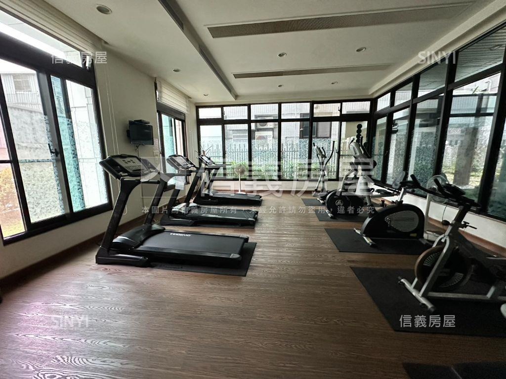 專任雅景花園三房附雙車位房屋室內格局與周邊環境