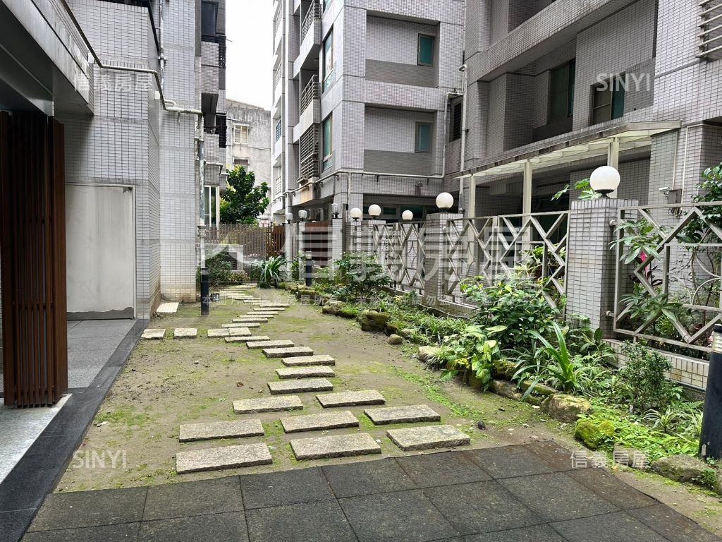 專任雅景花園三房附雙車位房屋室內格局與周邊環境