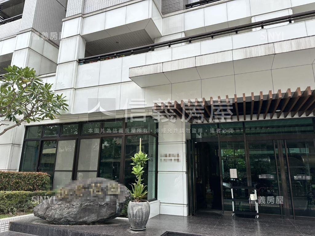 專任雅景花園三房附雙車位房屋室內格局與周邊環境