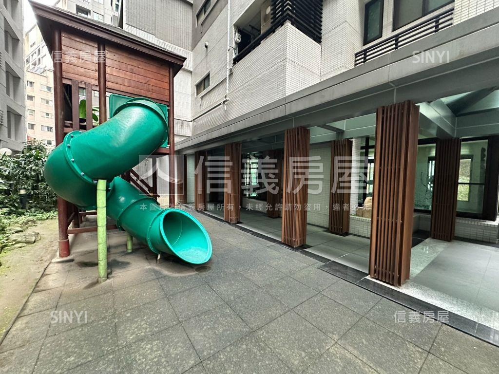 專任雅景花園三房附雙車位房屋室內格局與周邊環境