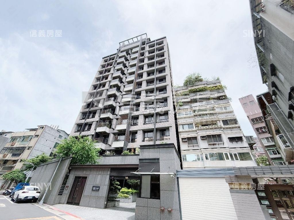 坐擁山巒久康山田房屋室內格局與周邊環境