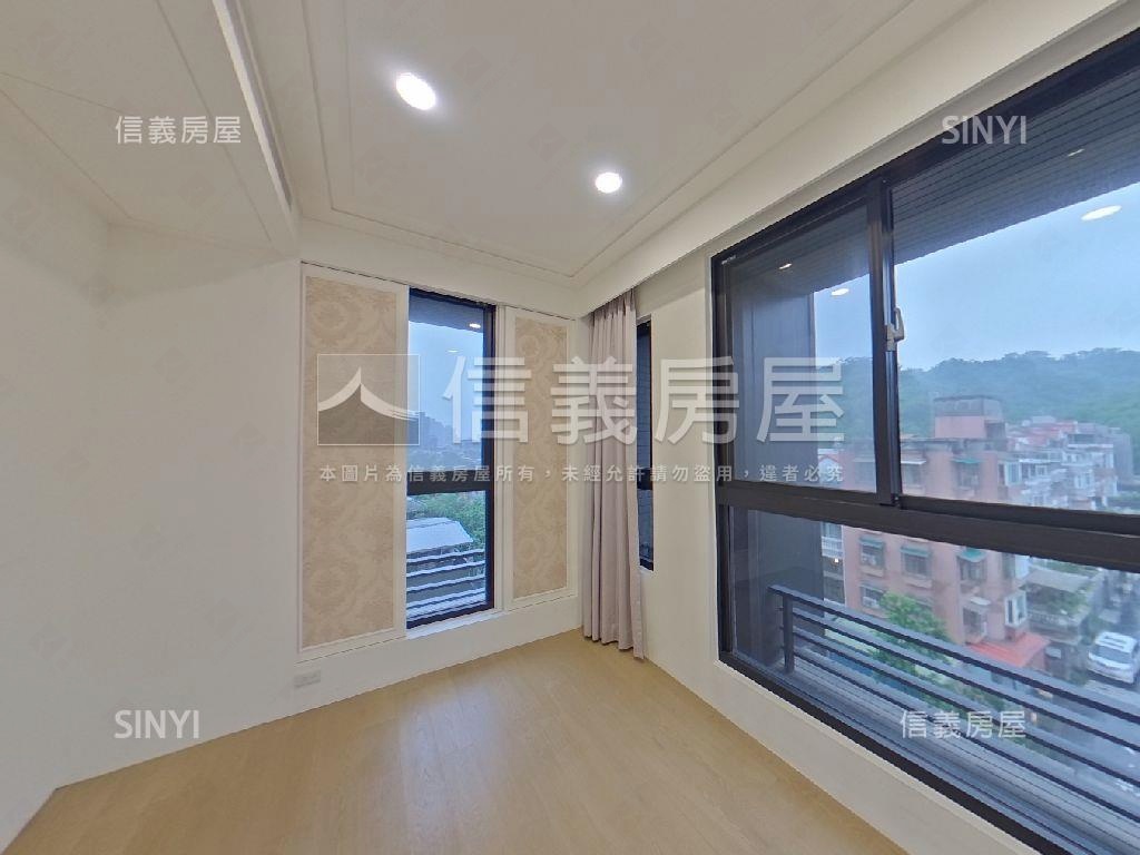 坐擁山巒久康山田房屋室內格局與周邊環境