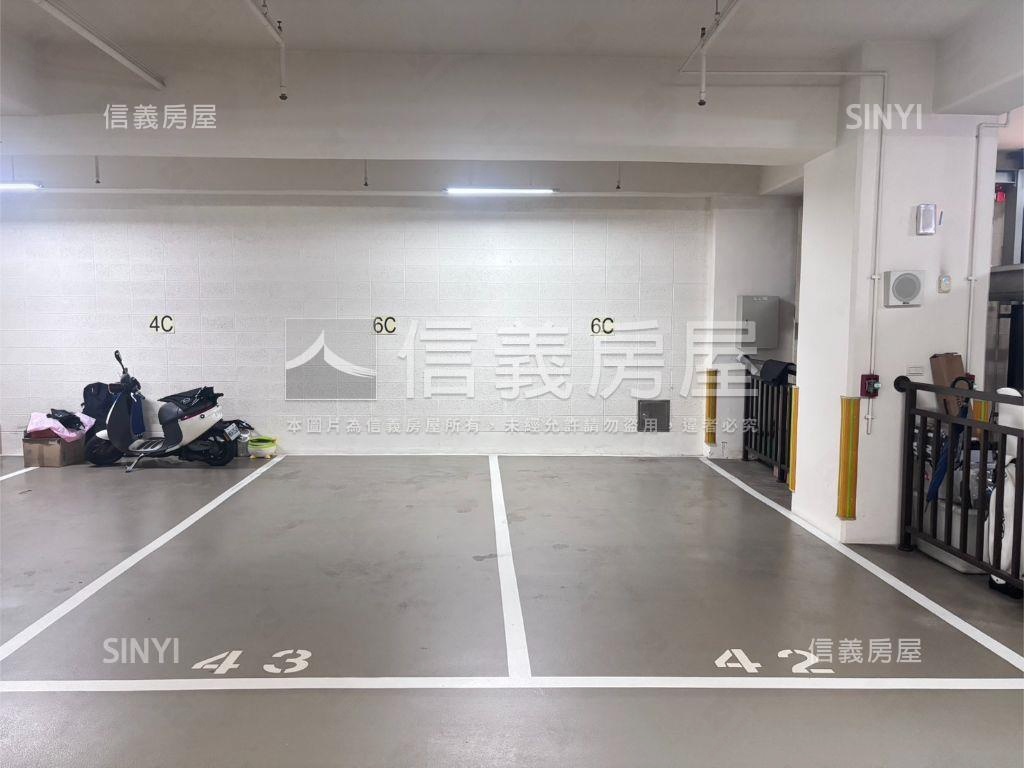 坐擁山巒久康山田房屋室內格局與周邊環境