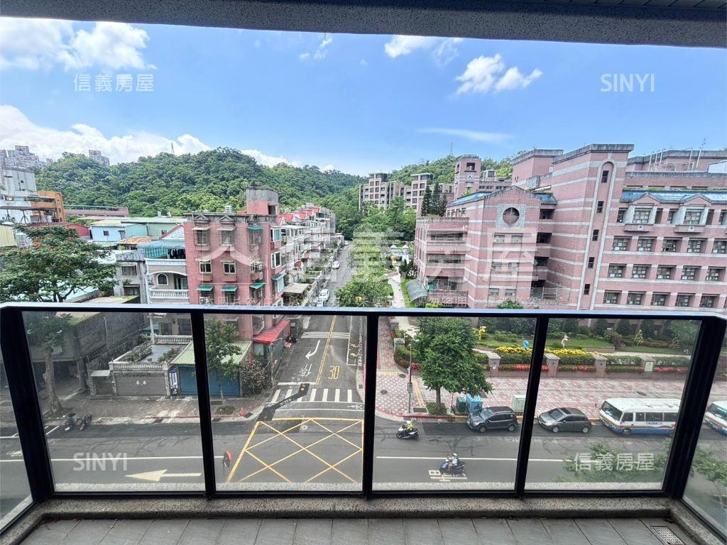坐擁山巒久康山田房屋室內格局與周邊環境