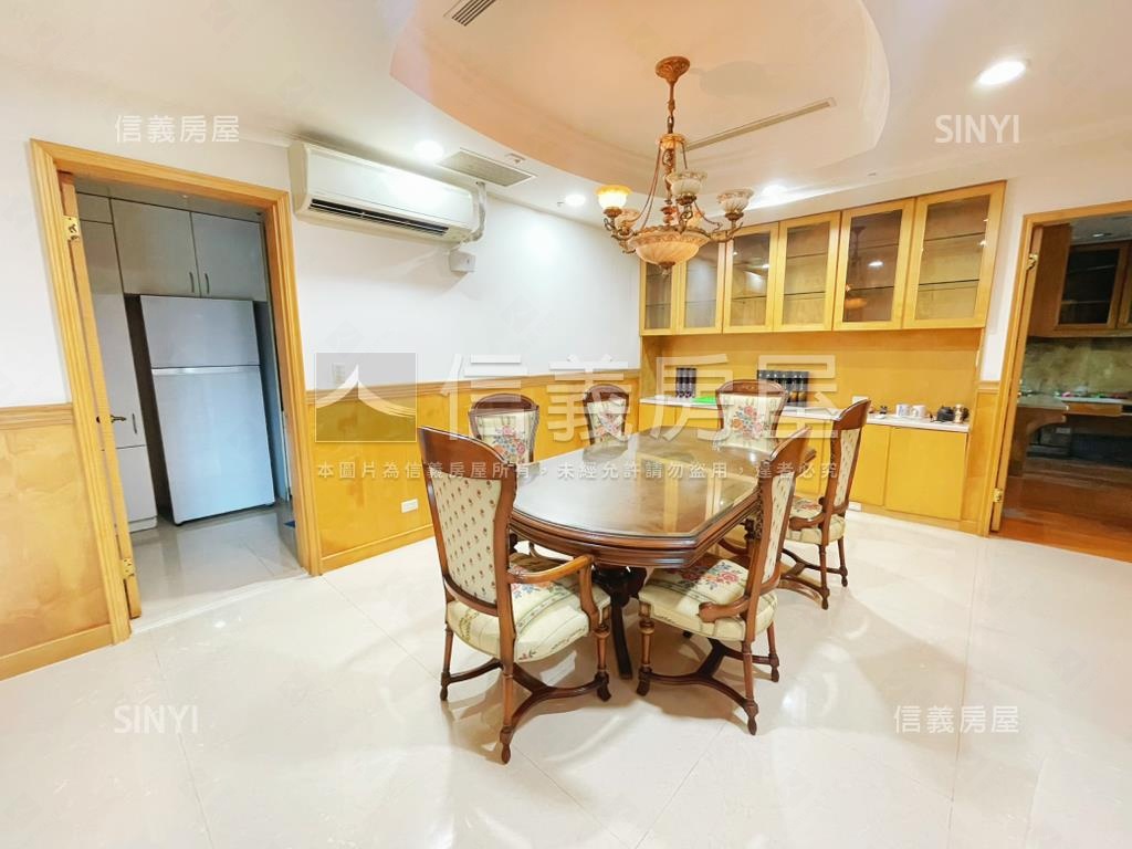 世界山莊高樓美景樓中樓房屋室內格局與周邊環境
