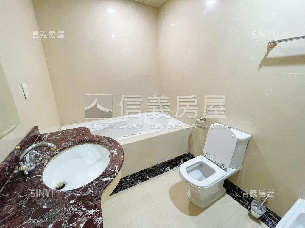 世界山莊高樓美景樓中樓房屋室內格局與周邊環境