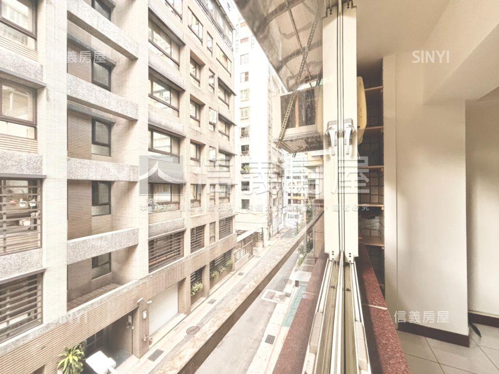 近捷運挑高兩房美邸房屋室內格局與周邊環境