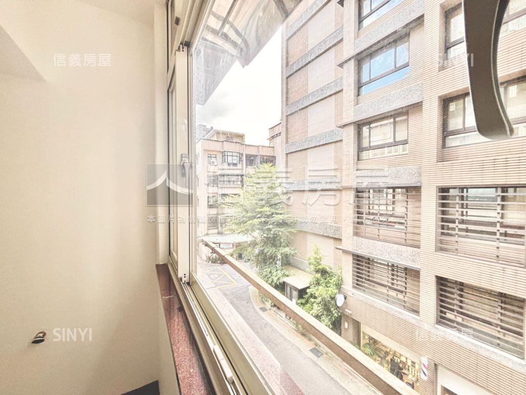 近捷運挑高兩房美邸房屋室內格局與周邊環境