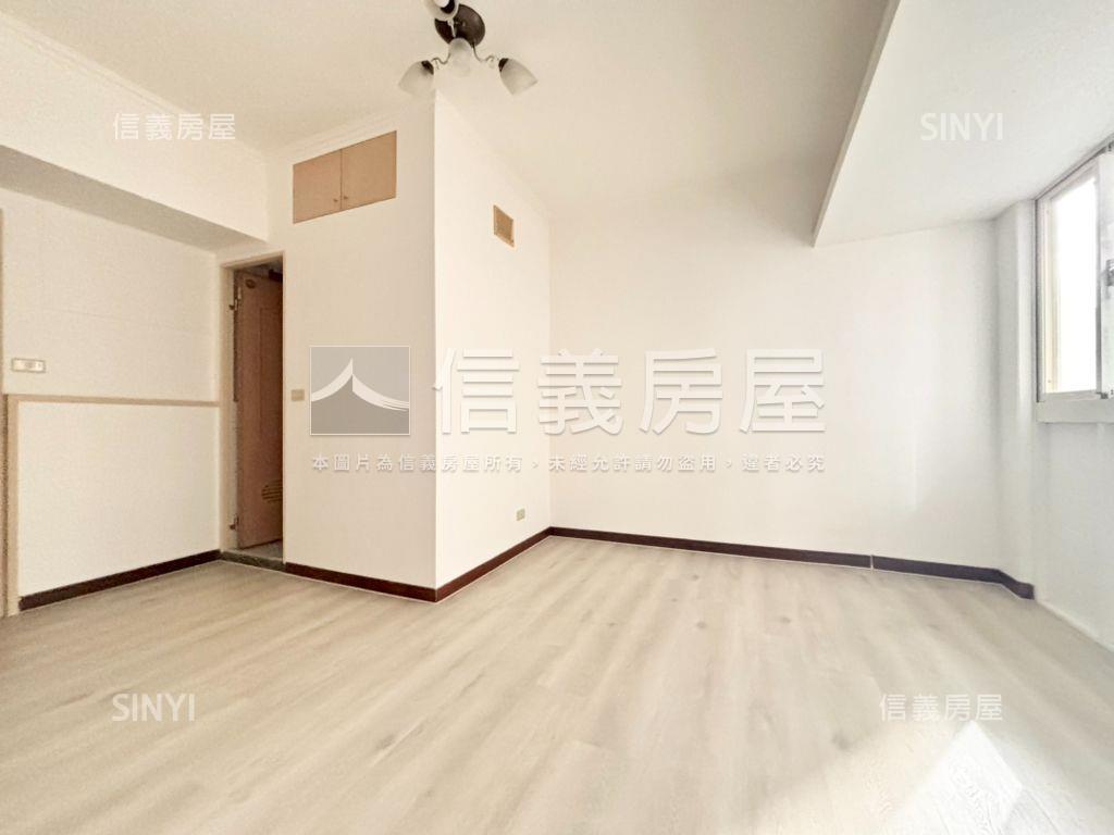 近捷運挑高兩房美邸房屋室內格局與周邊環境