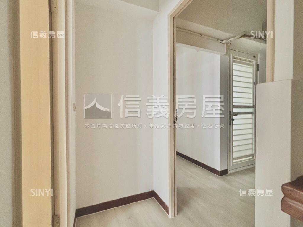 近捷運挑高兩房美邸房屋室內格局與周邊環境