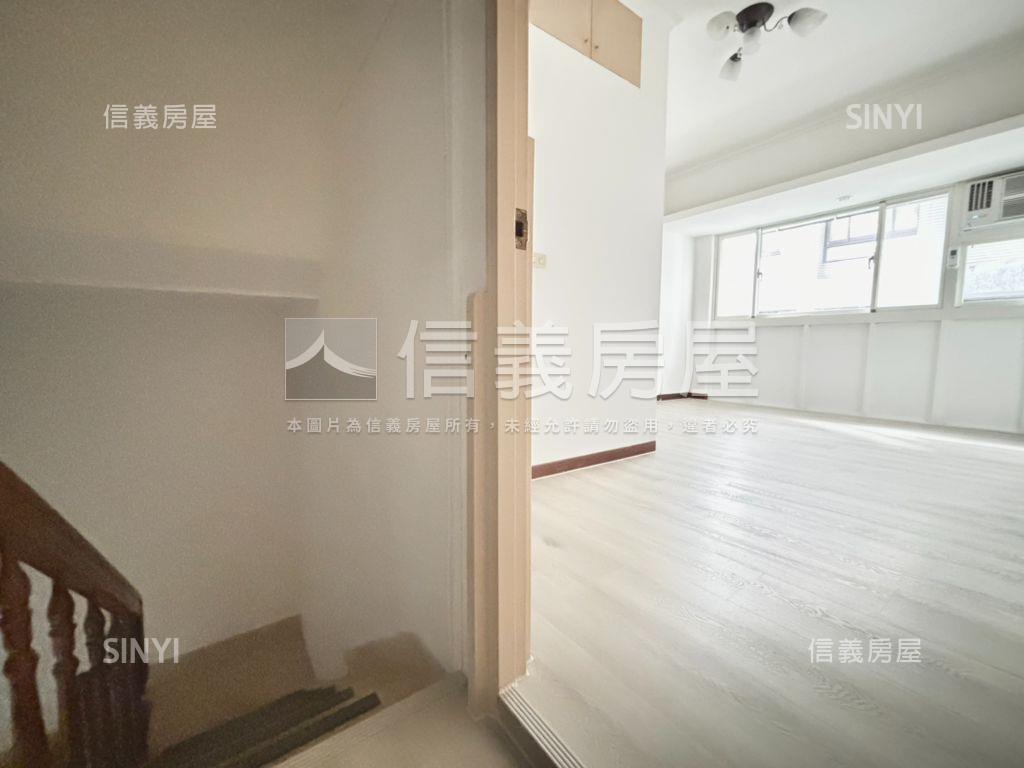 近捷運挑高兩房美邸房屋室內格局與周邊環境