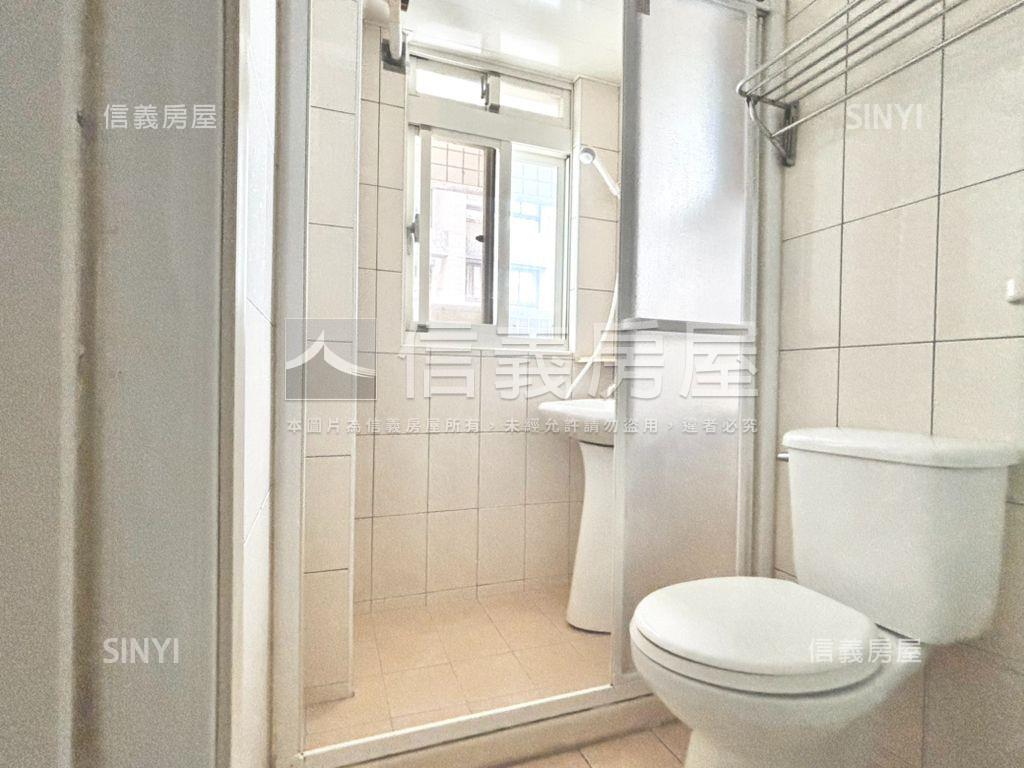 近捷運挑高兩房美邸房屋室內格局與周邊環境