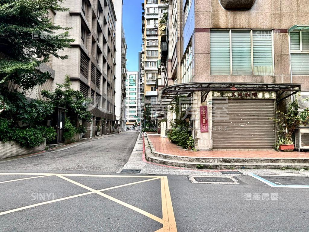 近捷運挑高兩房美邸房屋室內格局與周邊環境