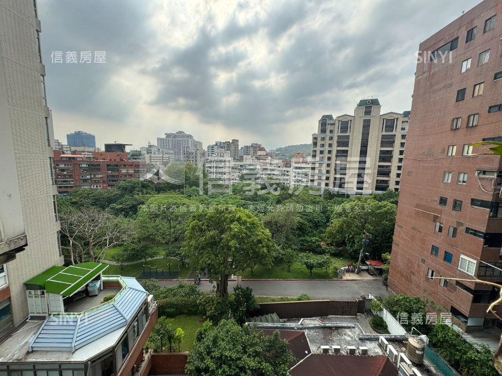 天母電梯華廈附平面車位房屋室內格局與周邊環境