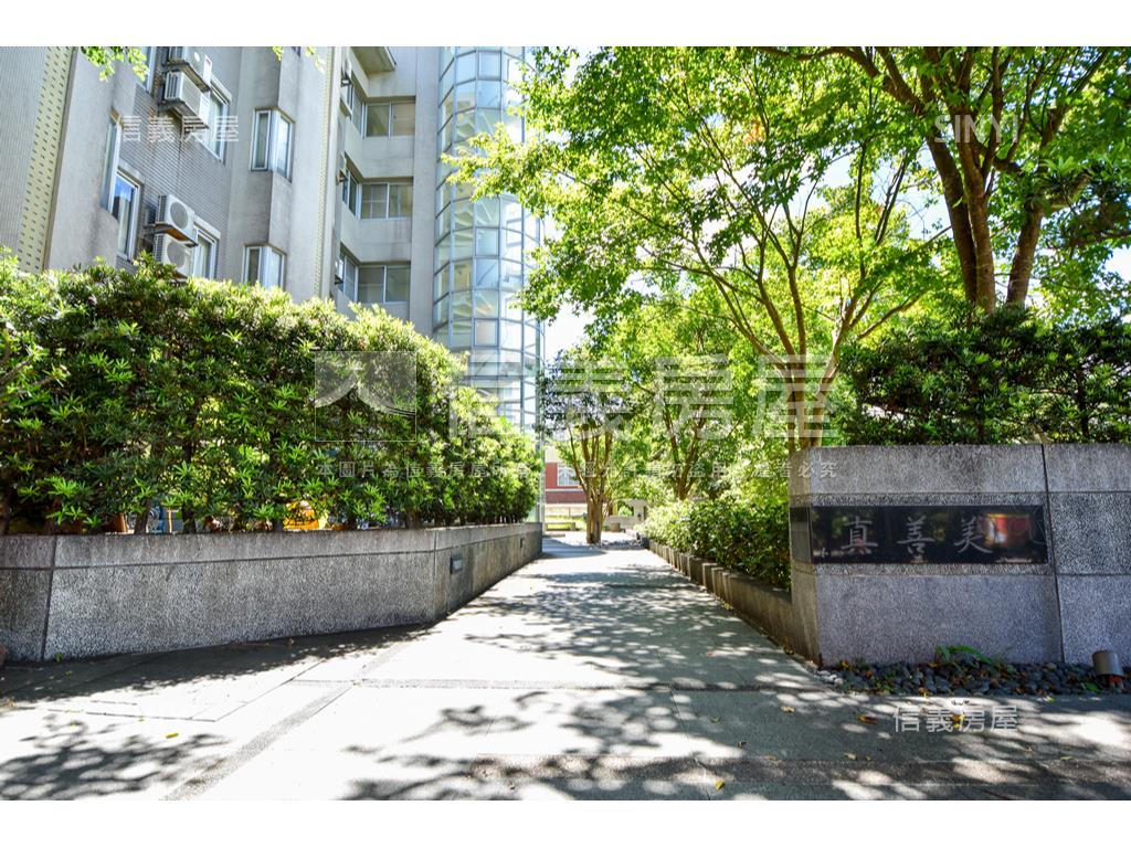 天母電梯華廈附平面車位房屋室內格局與周邊環境