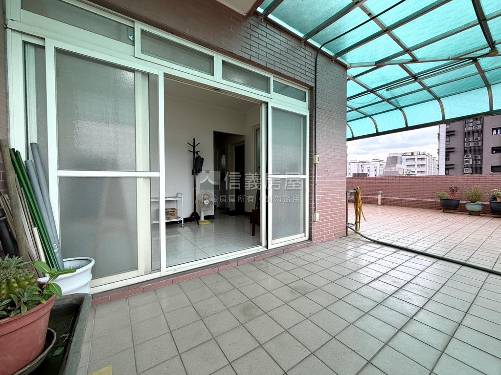 眺望山景愜意露台美屋房屋室內格局與周邊環境
