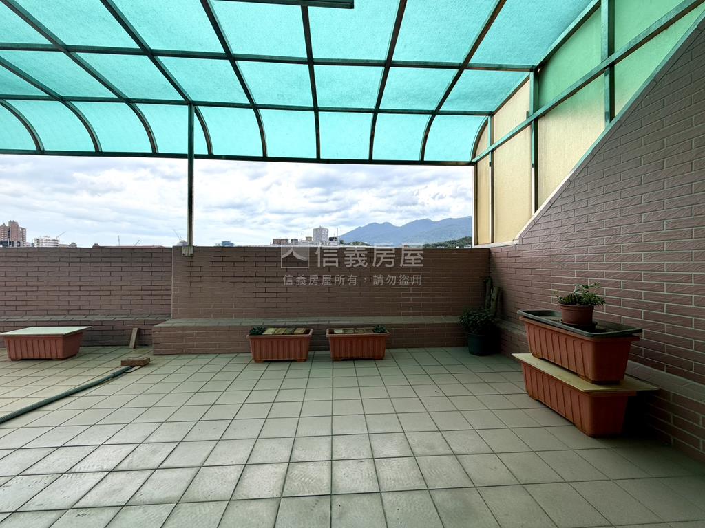 眺望山景愜意露台美屋房屋室內格局與周邊環境