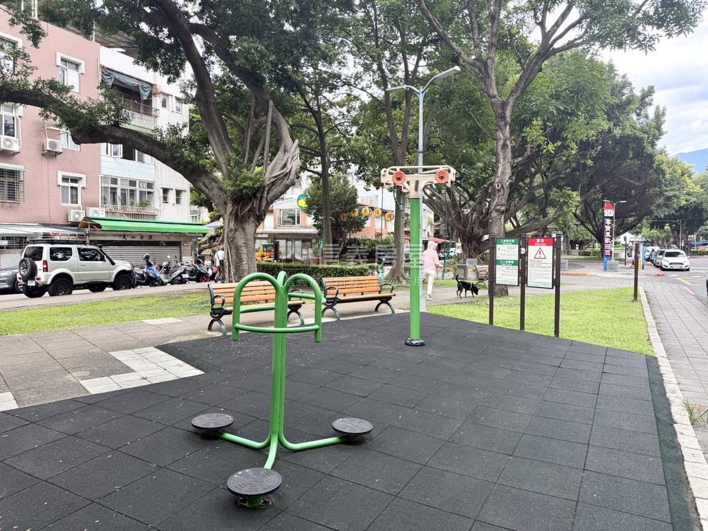 眺望山景愜意露台美屋房屋室內格局與周邊環境