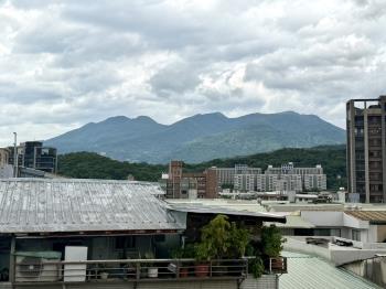 專任眺望山景愜意露台美屋
