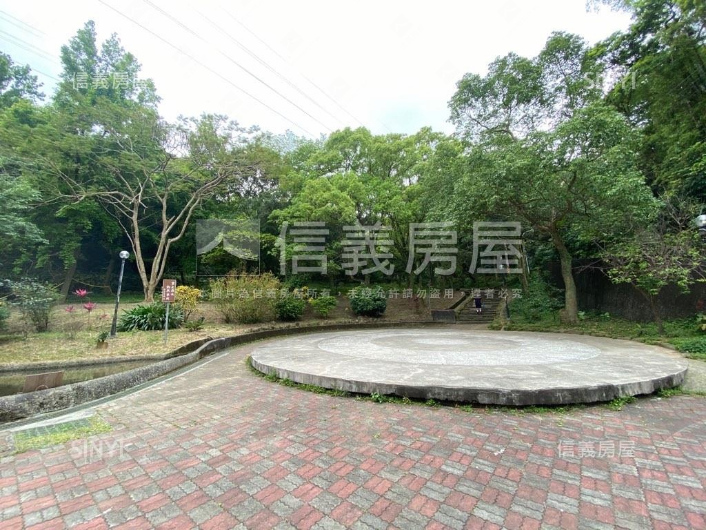 圓通市區旁夜景土地房屋室內格局與周邊環境