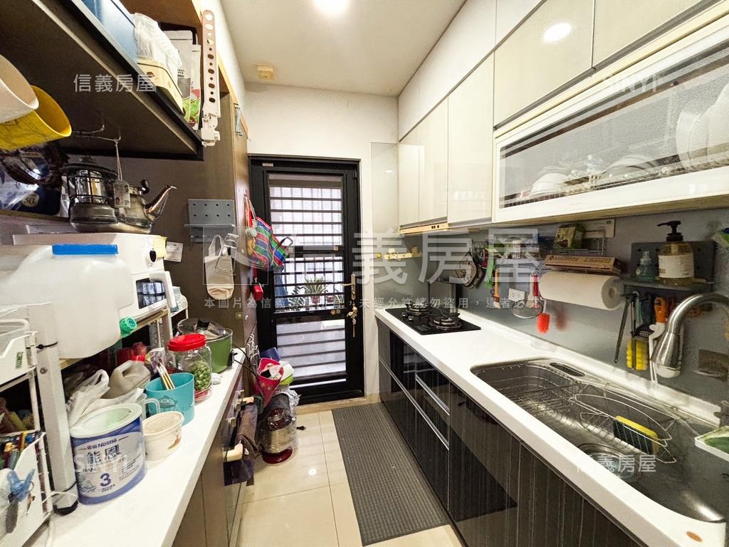 大河苑河景四房平車房屋室內格局與周邊環境