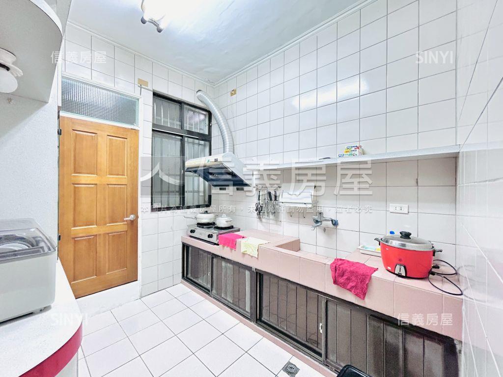 近中路重劃稀有釋出透天房屋室內格局與周邊環境