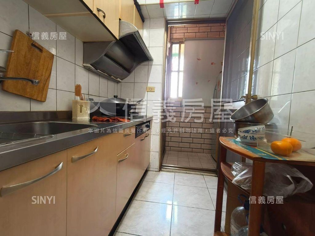 鳳山五甲機能好棒棒３房房屋室內格局與周邊環境