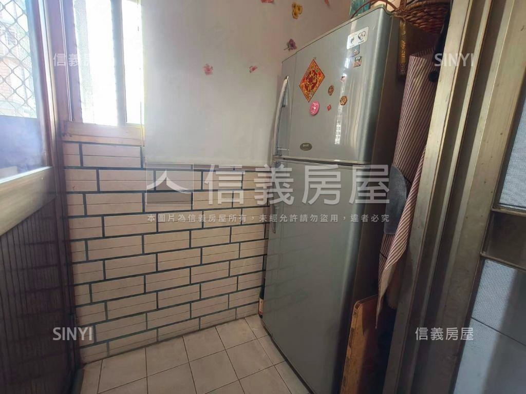 鳳山五甲機能好棒棒３房房屋室內格局與周邊環境