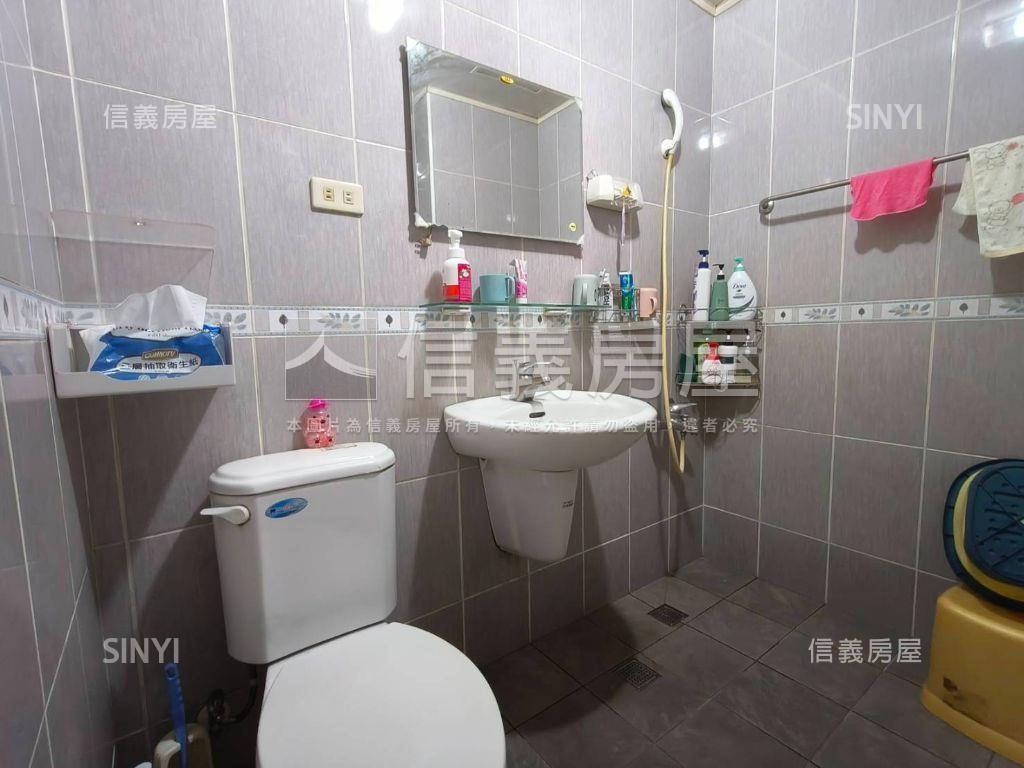 鳳山五甲機能好棒棒３房房屋室內格局與周邊環境