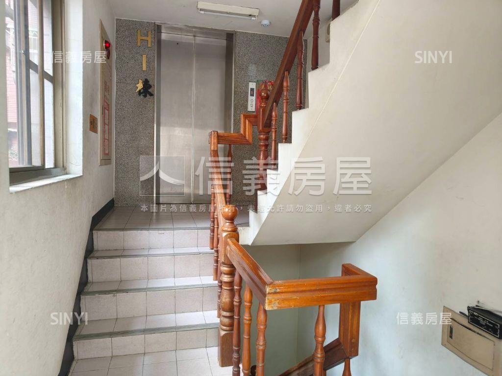 鳳山五甲機能好棒棒３房房屋室內格局與周邊環境