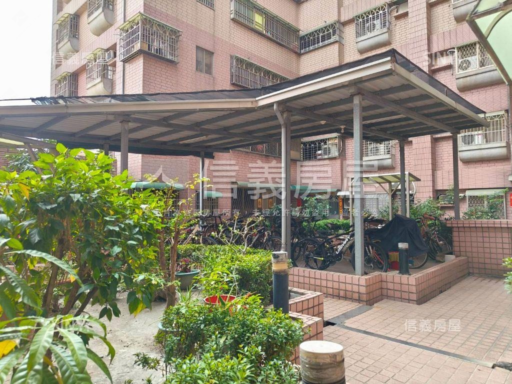 鳳山五甲機能好棒棒３房房屋室內格局與周邊環境